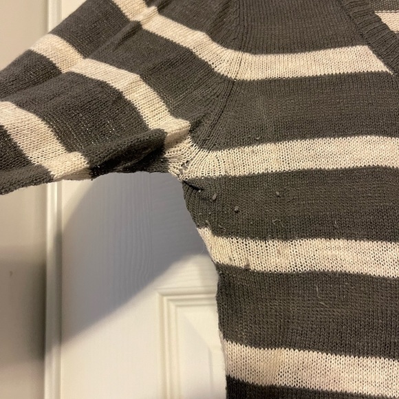 Juniors Size M Decree sweater - Picture 4 of 7